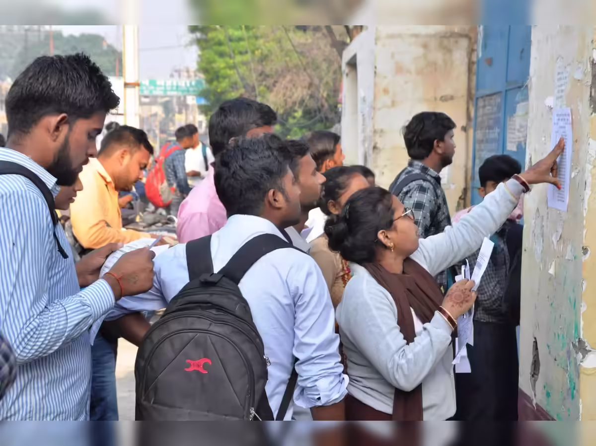 Lucknow: छात्रों को तनावमुक्त वातावरण में परीक्षा देने का अवसर Lucknow: छात्रों को तनावमुक्त वातावरण में परीक्षा देने का अवसर