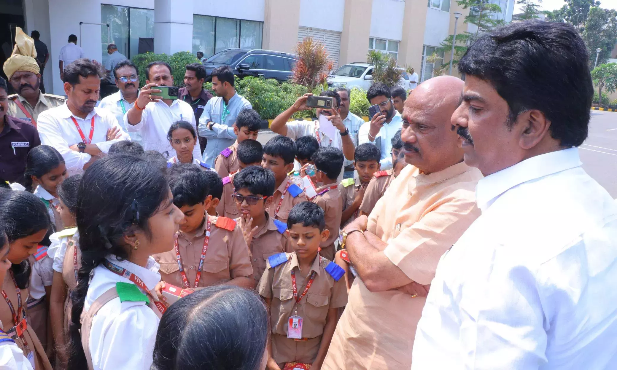 Andhra प्रदेश विधानसभा की कार्यवाही देखने वाले छात्रों से गुलजार