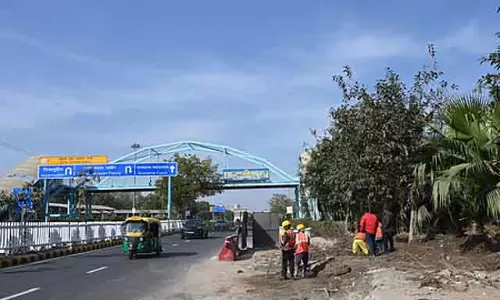 Delhi सरकार ने 802 करोड़ रुपये के रीडेवलपमेंट प्रोजेक्ट को मंज़ूरी दी, 241 सड़कों का अपग्रेड होगा Delhi सरकार ने 802 करोड़ रुपये के रीडेवलपमेंट प्रोजेक्ट को मंज़ूरी दी, 241 सड़कों का अपग्रेड होगा