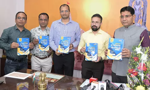 राजस्व मंत्री टंकराम वर्मा ने नागरिकों के हितों से जुड़ी भू-अभिलेख पुस्तकों का किया विमोचन राजस्व मंत्री टंकराम वर्मा ने नागरिकों के हितों से जुड़ी भू-अभिलेख पुस्तकों का किया विमोचन