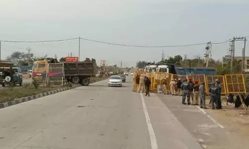 BKU एकता उग्राहन के विरोध प्रदर्शन से पहले बठिंडा में पुलिस ने सुरक्षा बढ़ाई, कई किसान हिरासत में लिए गए BKU एकता उग्राहन के विरोध प्रदर्शन से पहले बठिंडा में पुलिस ने सुरक्षा बढ़ाई, कई किसान हिरासत में लिए गए