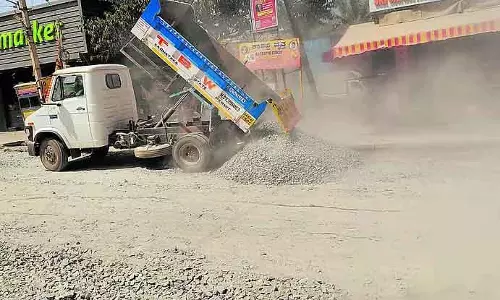Karnataka ; सड़क की मरम्मत, अस्थायी समाधान