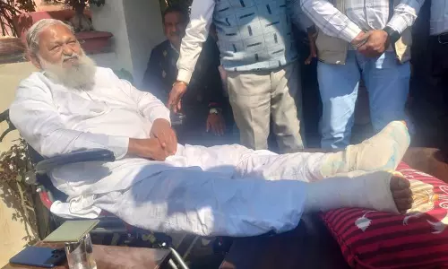 Haryana : कैबिनेट मंत्री अनिल विज को फ्रैक्चर, बजट सेशन में नहीं हो पाएंगे शामिल