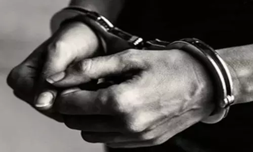Hyderabad में ड्रग्स की ‘पेशकश’ पर रील बनाने के आरोप में तीन लोग गिरफ्तार Hyderabad में ड्रग्स की ‘पेशकश’ पर रील बनाने के आरोप में तीन लोग गिरफ्तार