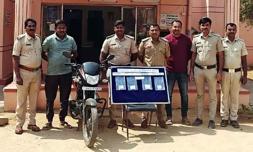 GBDA प्रेसिडेंट नटराज ने एग्जाम का उत्साह बढ़ाने के लिए स्टूडेंट्स के घर जाकर मुलाकात की