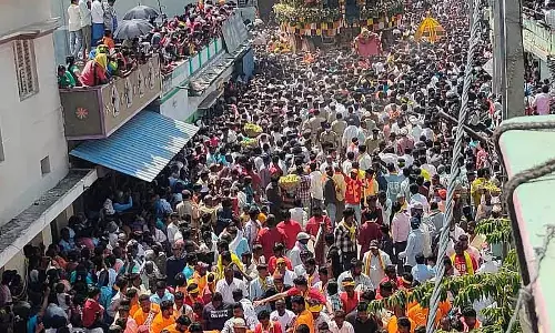 Mulabagilu : रामलिंगेश्वर रथ उत्सव का भव्य जुलूस Mulabagilu : रामलिंगेश्वर रथ उत्सव का भव्य जुलूस