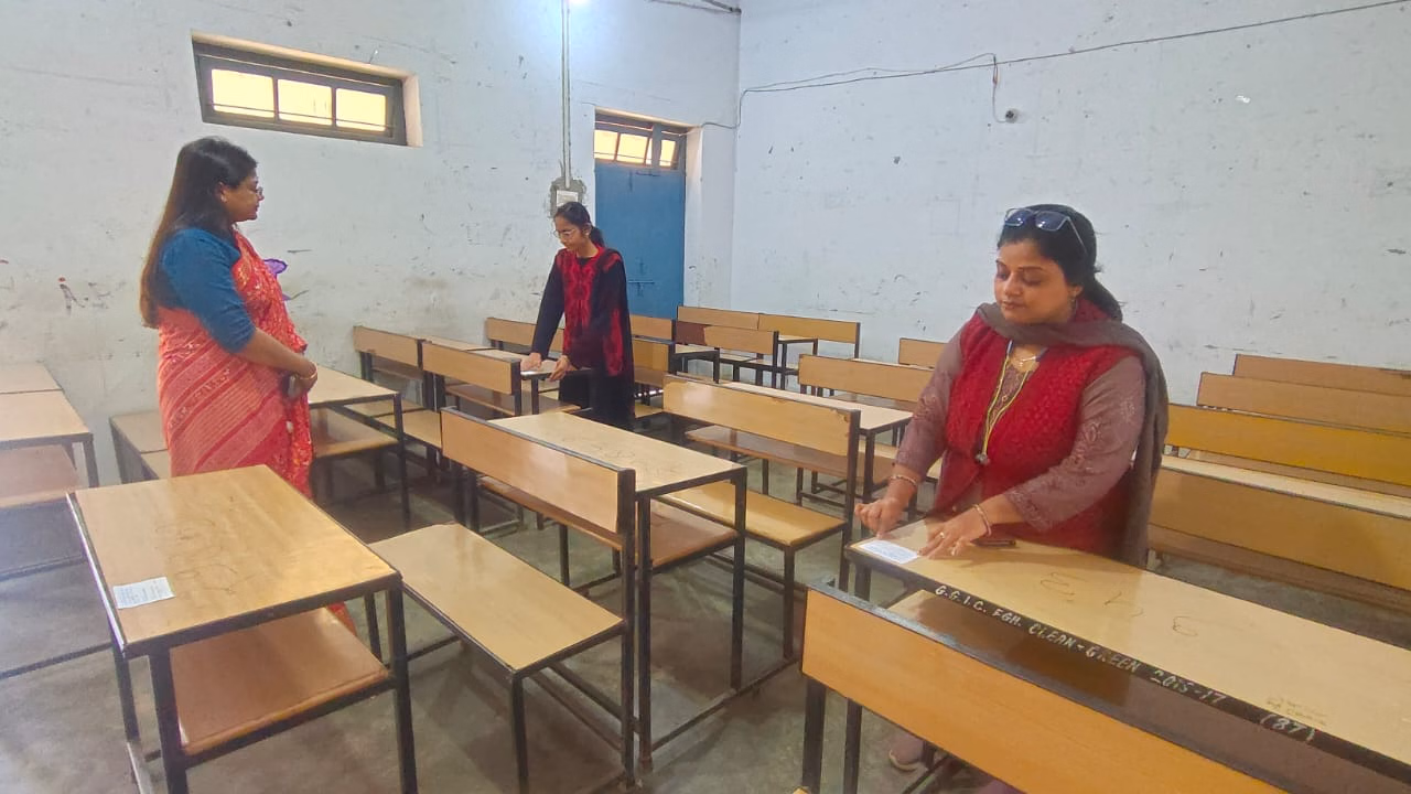 Farrukhabad: 79 परीक्षा केंद्रों पर शांतिपूर्ण माहौल में परीक्षा संपन्न