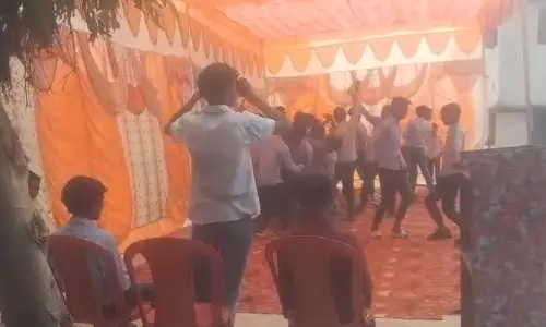 भोजपुरी गाने में स्टूडेंट्स ठुमके, प्राचार्य सस्पेंड भोजपुरी गाने में स्टूडेंट्स ठुमके, प्राचार्य सस्पेंड