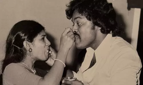 Chiranjeevi ने सुरेखा को बताया परिवार की ताकत, जन्मदिन पर खास संदेश Chiranjeevi ने सुरेखा को बताया परिवार की ताकत, जन्मदिन पर खास संदेश