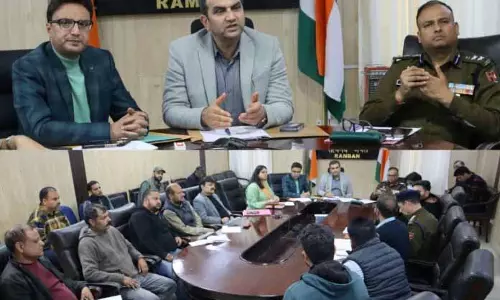 डीसी रामबन ने DLTC मीटिंग की अध्यक्षता की, कनेक्टिविटी सिनेरियो की समीक्षा की