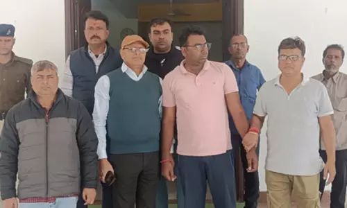 विजिलेंस टीम का एक्शन, दारोगा को रिश्वत लेते रंगे हाथ पकड़ा