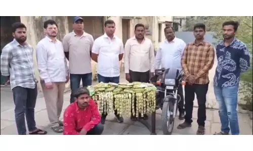 Hyderabad में गांजा मिली चॉकलेट बेचने के आरोप में व्यक्ति गिरफ्तार Hyderabad में गांजा मिली चॉकलेट बेचने के आरोप में व्यक्ति गिरफ्तार