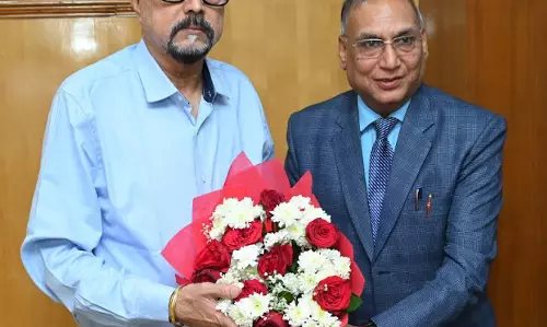 राज्यपाल रमेन डेका से राज्य उपभोक्ता विवाद प्रतितोषण आयोग के अध्यक्ष चौरड़िया ने की भेंट