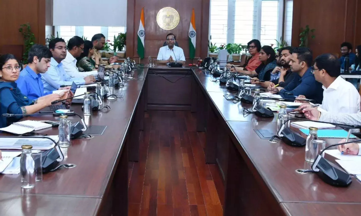 Telangana के मुख्य सचिव ने अधिकारियों से हैदराबाद में स्वच्छता को प्राथमिकता देने को कहा