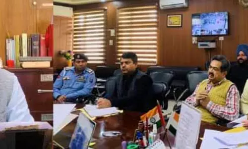 DC Kathua ने नेशनल हाईवे पर सड़क सुरक्षा उपायों की समीक्षा की