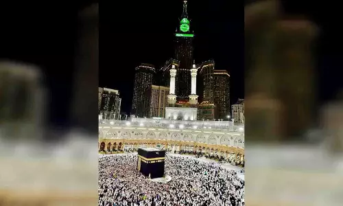 Ramzan 2026 की पहली तरावीह के लिए दो पवित्र मस्जिदों में भारी भीड़ उमड़ी