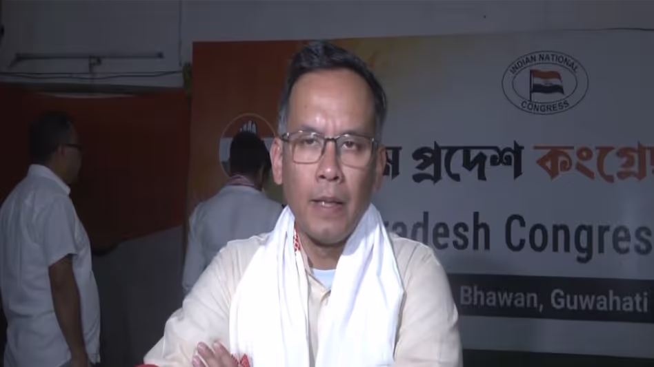 भूपेन बोरा ने ज़मीन विवाद के बीच Congress छोड़ने के एक दिन बाद ही हिमंत के सामने सरेंडर कर दिया भूपेन बोरा ने ज़मीन विवाद के बीच Congress छोड़ने के एक दिन बाद ही हिमंत के सामने सरेंडर कर दिया