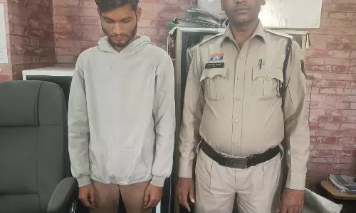 खम्हारडीह में चाकू के साथ बदमाश गिरफ्तार खम्हारडीह में चाकू के साथ बदमाश गिरफ्तार