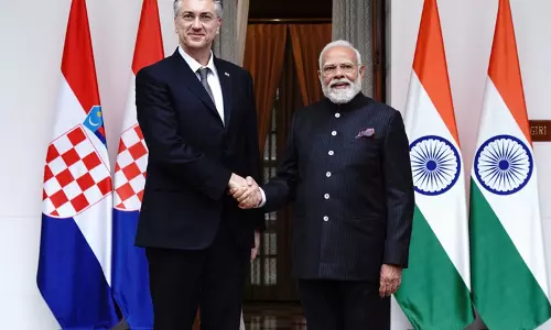 PM मोदी ने क्रोएशिया पीएम प्लेनकोविक से एआई, स्वच्छ ऊर्जा और मुक्त व्यापार पर चर्चा की PM मोदी ने क्रोएशिया पीएम प्लेनकोविक से एआई, स्वच्छ ऊर्जा और मुक्त व्यापार पर चर्चा की