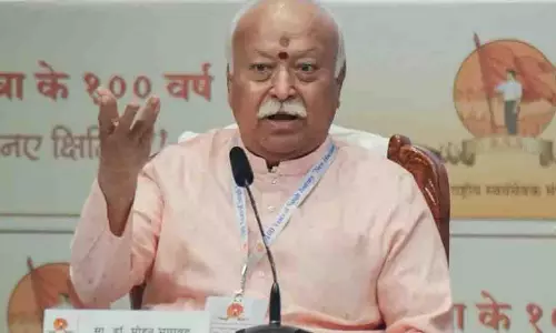 RSS प्रमुख ने हिंदुओं से ‘कम से कम तीन बच्चे’ पैदा करने का आग्रह किया RSS प्रमुख ने हिंदुओं से ‘कम से कम तीन बच्चे’ पैदा करने का आग्रह किया