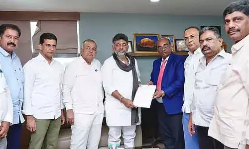GBA चुनाव से पहले वोटर लिस्ट ठीक करें: डीके शिवकुमार के नेतृत्व में बैंगलोर के डेलीगेशन ने EC से अपील की GBA चुनाव से पहले वोटर लिस्ट ठीक करें: डीके शिवकुमार के नेतृत्व में बैंगलोर के डेलीगेशन ने EC से अपील की