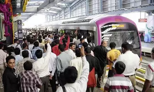 Bengaluru : हमारी मेट्रो में सीलबंद शराब की बोतलें ले जाने की जल्द ही इजाज़त होगी Bengaluru : हमारी मेट्रो में सीलबंद शराब की बोतलें ले जाने की जल्द ही इजाज़त होगी