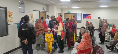 Bhiwani: बदलते मौसम का असर, अस्पतालों में मरीजों की भीड़ Bhiwani: बदलते मौसम का असर, अस्पतालों में मरीजों की भीड़