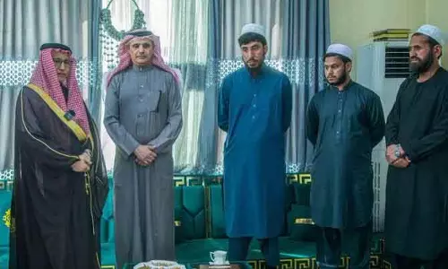 Saudi Arabia की मध्यस्थता से अफ़गानिस्तान ने तीन पाकिस्तानी कैदी रिहा किए Saudi Arabia की मध्यस्थता से अफ़गानिस्तान ने तीन पाकिस्तानी कैदी रिहा किए