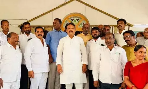 सिकंदराबाद कैंट के MLA ने बोर्ड मीटिंग का बायकॉट किया, तुरंत चुनाव की मांग की सिकंदराबाद कैंट के MLA ने बोर्ड मीटिंग का बायकॉट किया, तुरंत चुनाव की मांग की