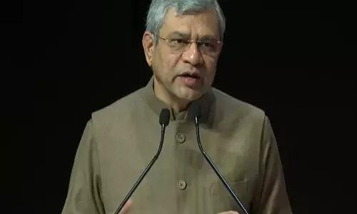 AI शिखर सम्मेलन में मंत्री अश्विनी वैष्णव ने युवाओं के आशावाद की सराहना की AI शिखर सम्मेलन में मंत्री अश्विनी वैष्णव ने युवाओं के आशावाद की सराहना की