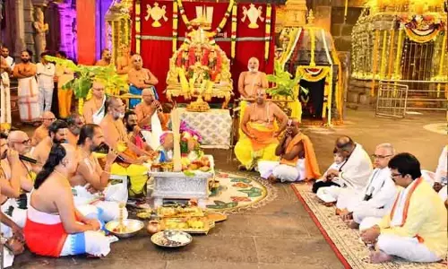 यादगिरीगुट्टा में श्री लक्ष्मीनरसिंह स्वामी Temple  का सालाना ब्रह्मोत्सव शुरू