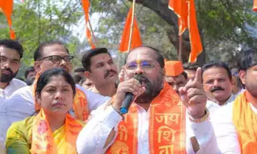 राजनीतिक नेताओं ने कहा कि पुणे के mayor का विरोध प्रदर्शन में शामिल होना अनुचित राजनीतिक नेताओं ने कहा कि पुणे के mayor का विरोध प्रदर्शन में शामिल होना अनुचित