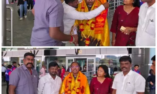 बेंगलुरु प्रवास से लौटे कृषिमंत्री रामविचार नेताम, एयरपोर्ट में हुआ गर्मजोशी से स्वागत बेंगलुरु प्रवास से लौटे कृषिमंत्री रामविचार नेताम, एयरपोर्ट में हुआ गर्मजोशी से स्वागत