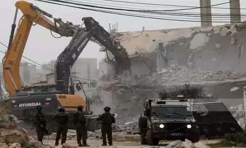 हेब्रोन में Israeli सेना ने दो बिल्डिंग्स ध्वस्त की हेब्रोन में Israeli सेना ने दो बिल्डिंग्स ध्वस्त की