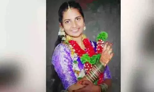 Stomach Pain बर्दाश्त न कर पाने पर विवाहित महिला ने कीटनाशक खाकर आत्महत्या कर ली Stomach Pain बर्दाश्त न कर पाने पर विवाहित महिला ने कीटनाशक खाकर आत्महत्या कर ली