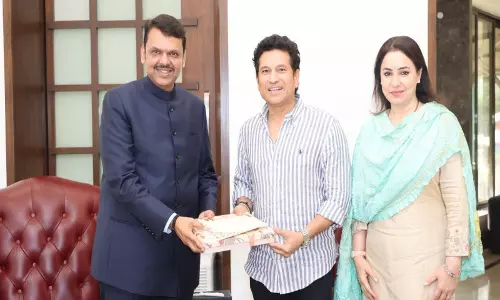 सचिन तेंदुलकर ने महाराष्ट्र के CM फडणवीस को अपने बेटे अर्जुन की शादी में आमंत्रित किया सचिन तेंदुलकर ने महाराष्ट्र के CM फडणवीस को अपने बेटे अर्जुन की शादी में आमंत्रित किया