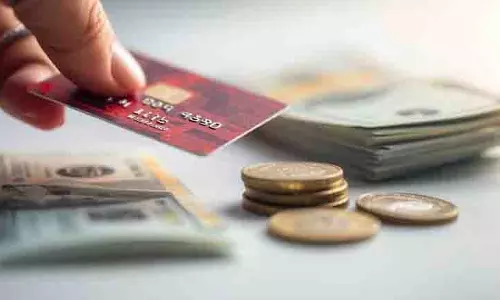 अगर आप लापरवाह हैं तो आपका credit card आपके फाइनेंस को बर्बाद कर सकता अगर आप लापरवाह हैं तो आपका credit card आपके फाइनेंस को बर्बाद कर सकता