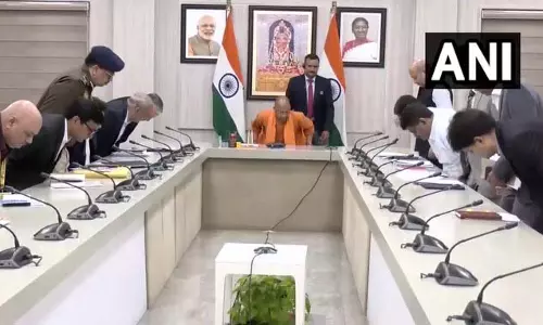 योगी आदित्यनाथ ने उच्चस्तरीय समीक्षा बैठक में प्रस्तावित कार्यक्रमों की तैयारियों की समीक्षा की