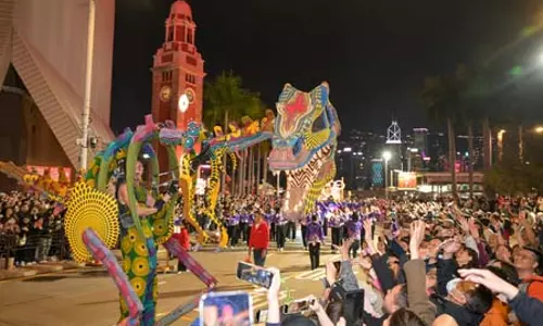 Hong Kong: चीनी नव वर्ष परेड का भव्य शुभारंभ Hong Kong: चीनी नव वर्ष परेड का भव्य शुभारंभ