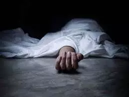 Jharkhand: रेलवे ट्रैक पर युवक का शव मिलने से इलाके में सनसनी Jharkhand: रेलवे ट्रैक पर युवक का शव मिलने से इलाके में सनसनी