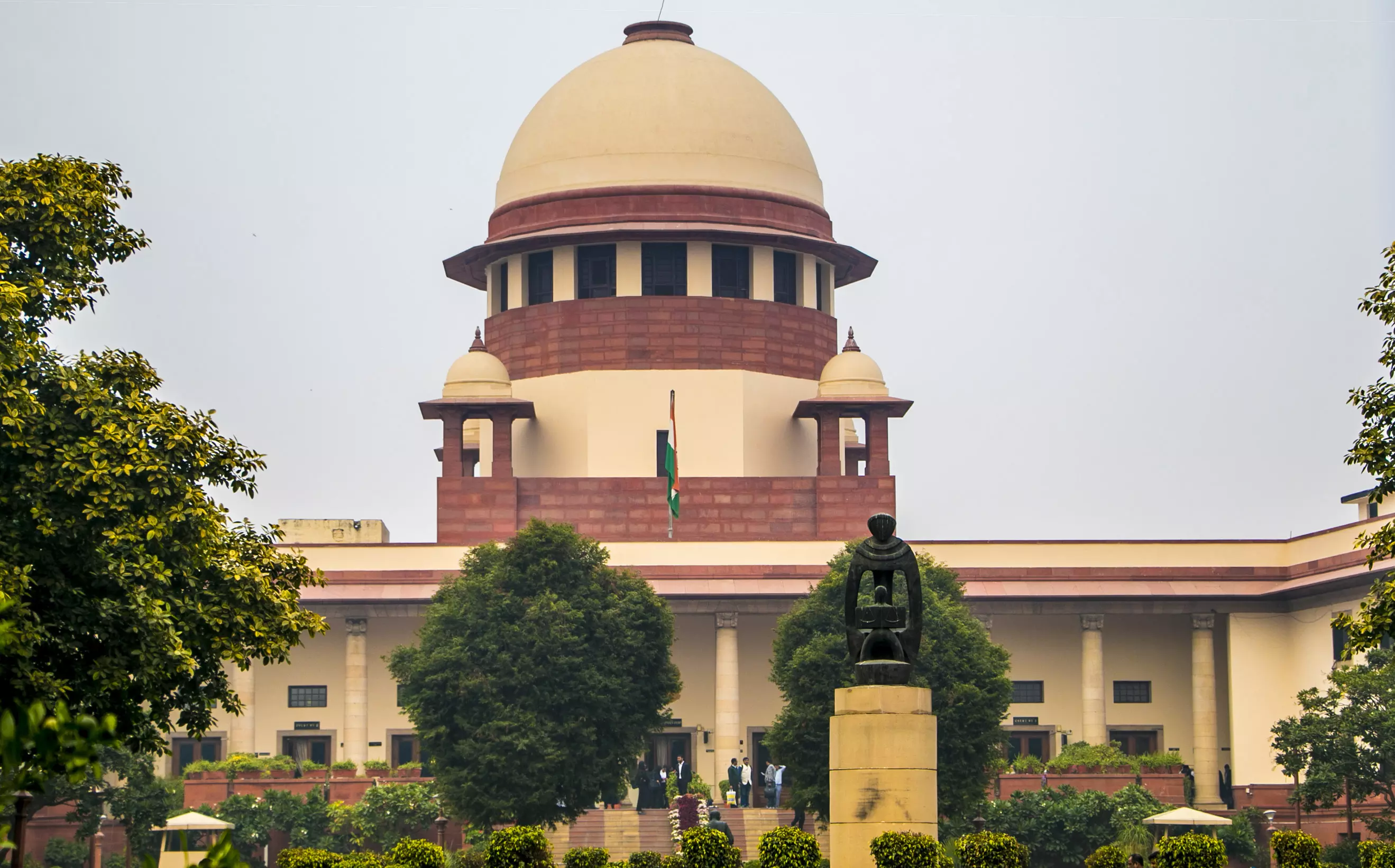 हाईकोर्ट के फैसले को हल्की सजा बताया सुप्रीम कोर्ट ने, महिला के साथ रेप की कोशिश का मामला हाईकोर्ट के फैसले को हल्की सजा बताया सुप्रीम कोर्ट ने, महिला के साथ रेप की कोशिश का मामला