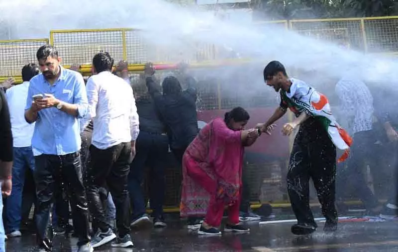 यूथ कांग्रेस कार्यकर्ताओं ने Panchkula में HPSC के खिलाफ विरोध प्रदर्शन किया यूथ कांग्रेस कार्यकर्ताओं ने Panchkula में HPSC के खिलाफ विरोध प्रदर्शन किया