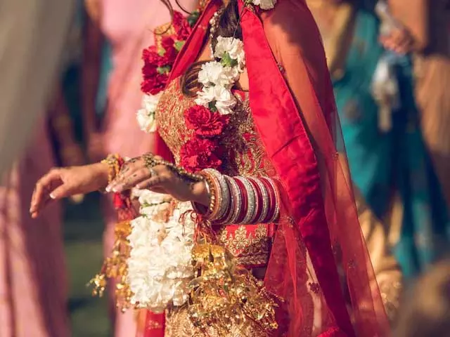 प्रेमी संग फुर्र हुई नई नवेली दुल्हन, फौजी दूल्हे के हुए होश फाख्ता प्रेमी संग फुर्र हुई नई नवेली दुल्हन, फौजी दूल्हे के हुए होश फाख्ता