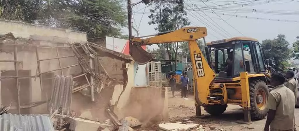 Tamil Nadu : मंदिर की 8,111 एकड़ अतिक्रमित भूमि वापस मिली Tamil Nadu : मंदिर की 8,111 एकड़ अतिक्रमित भूमि वापस मिली