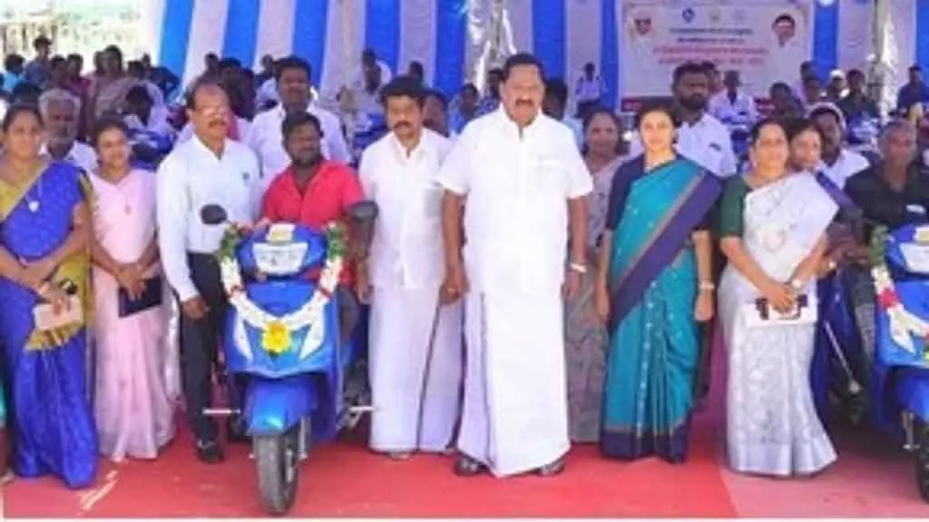 Tamil Nadu : दिव्यांगों के कल्याण के लिए 1,471 करोड़ रुपये आवंटित Tamil Nadu : दिव्यांगों के कल्याण के लिए 1,471 करोड़ रुपये आवंटित