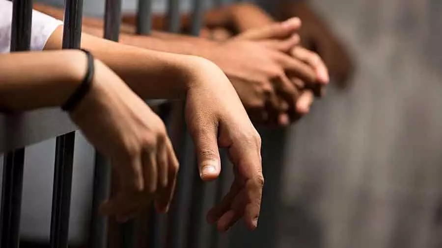 Navi Mumbai : पनवेल रेलवे स्टेशन के पास 4.69 किलो गांजा के साथ 2 लोग गिरफ्तार, कीमत ₹1.09 लाख Navi Mumbai : पनवेल रेलवे स्टेशन के पास 4.69 किलो गांजा के साथ 2 लोग गिरफ्तार, कीमत ₹1.09 लाख