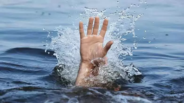 Pune : इंजीनियरिंग स्टूडेंट की दोस्तों के साथ ट्रिप पर लोनावाला के पास लोटस पॉइंट वॉटरफॉल में डूबने से मौत Pune : इंजीनियरिंग स्टूडेंट की दोस्तों के साथ ट्रिप पर लोनावाला के पास लोटस पॉइंट वॉटरफॉल में डूबने से मौत