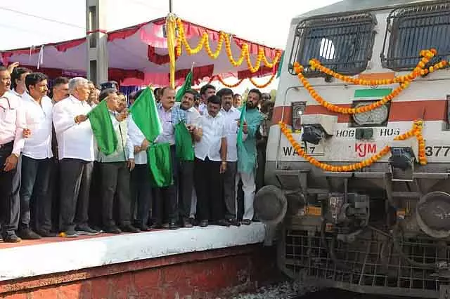 Karnataka : मेगा ट्रेन कोचिंग टर्मिनल प्रोजेक्ट देवनहल्ली से येलहंका शिफ्ट किया Karnataka : मेगा ट्रेन कोचिंग टर्मिनल प्रोजेक्ट देवनहल्ली से येलहंका शिफ्ट किया
