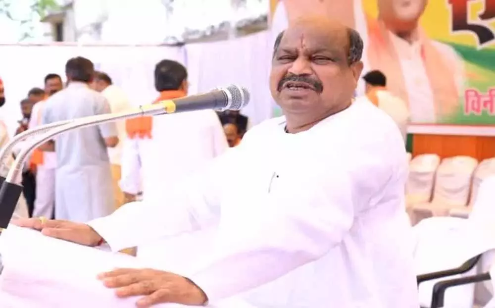 भ्रष्टाचार करने वाले हमको बुद्धि ना दें, कांग्रेस नेता पर बीजेपी विधायक ने साधा निधाना भ्रष्टाचार करने वाले हमको बुद्धि ना दें, कांग्रेस नेता पर बीजेपी विधायक ने साधा निधाना