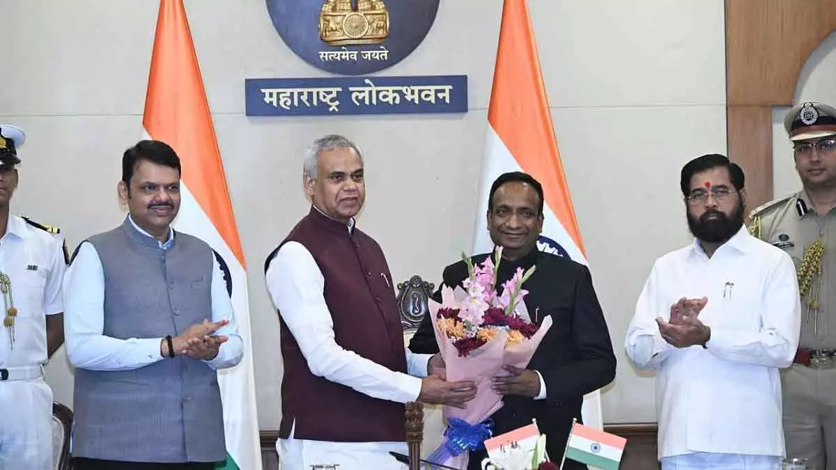 सीनियर IAS ऑफिसर ने महाराष्ट्र पब्लिक सर्विस कमीशन के चेयरमैन के तौर पर शपथ ली सीनियर IAS ऑफिसर ने महाराष्ट्र पब्लिक सर्विस कमीशन के चेयरमैन के तौर पर शपथ ली